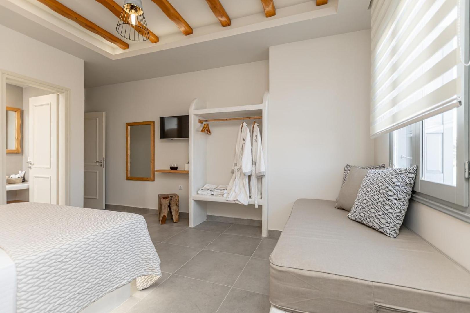 Porto Dema Luxury Suites Schoinoussa Exterior foto