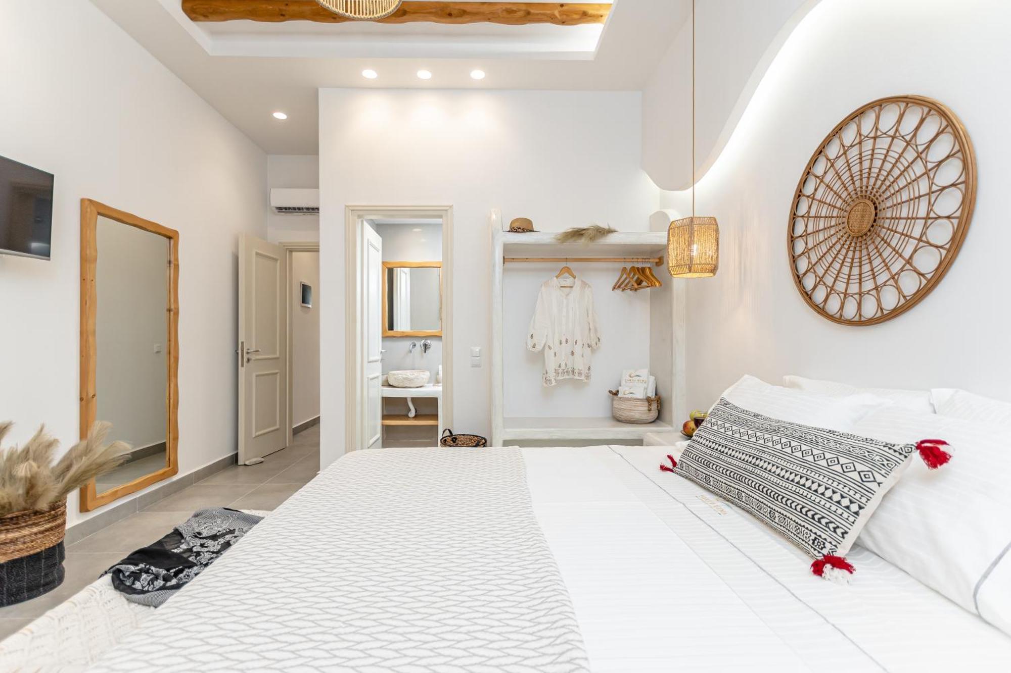Porto Dema Luxury Suites Schoinoussa Exterior foto