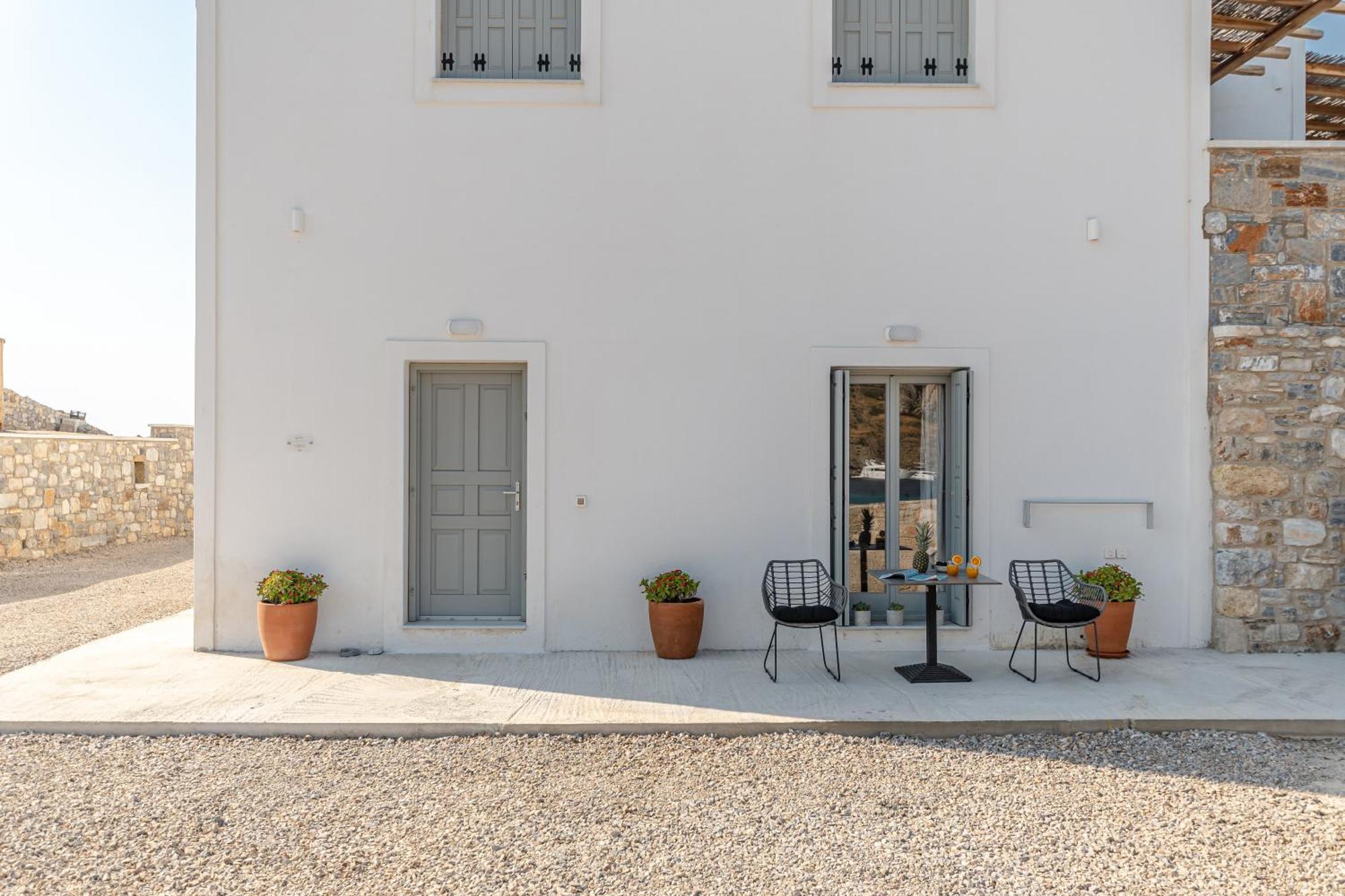 Porto Dema Luxury Suites Schoinoussa Exterior foto